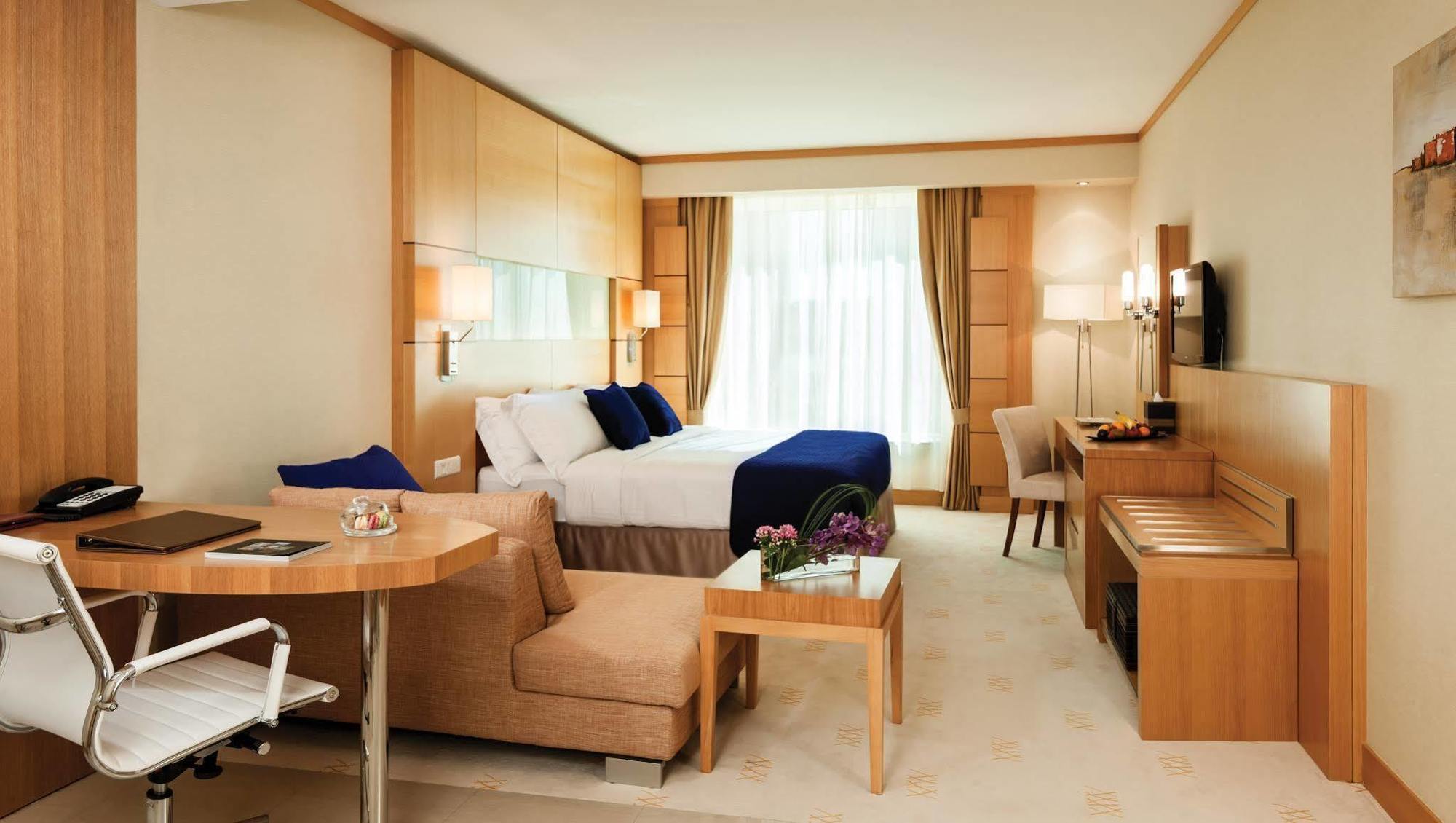 Hotel Warwick 4*